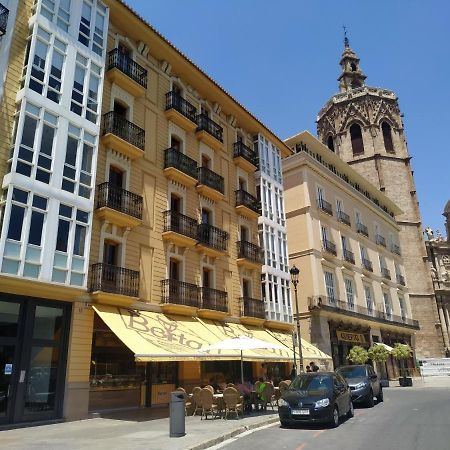 Flats Friends Plaza De La Reina Hotel Valencia Bagian luar foto