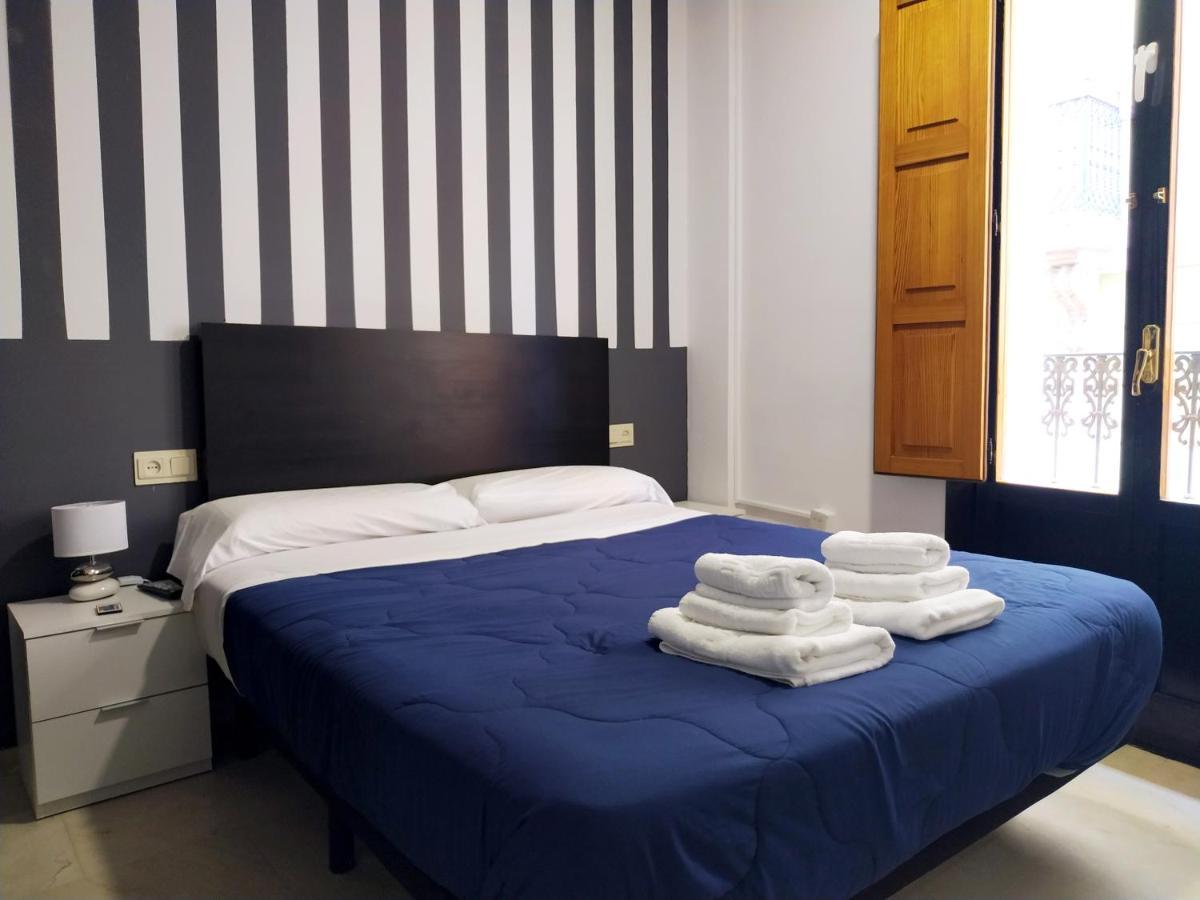 Flats Friends Plaza De La Reina Hotel Valencia Bagian luar foto